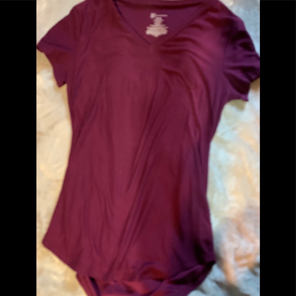 🛍Burgundy T-shirt